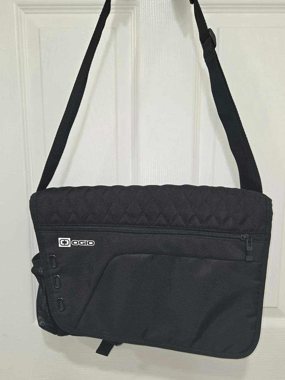 OGIO Vault Messenger Bag in Black with Pockets